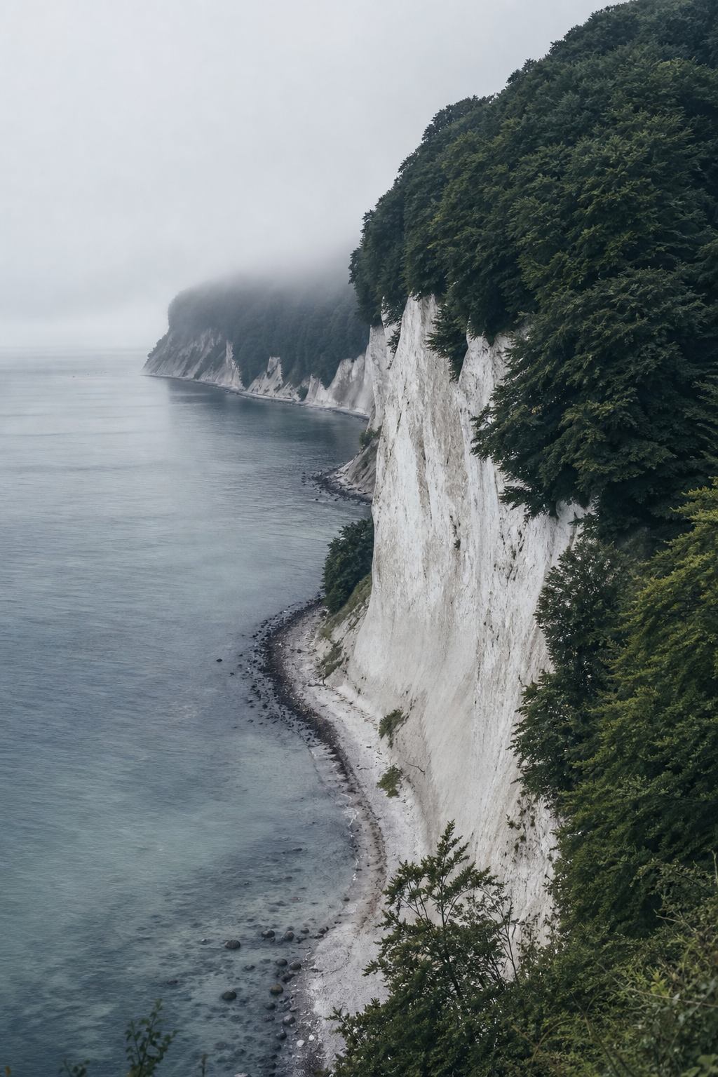 Weiße Kreidefelsen von Jasmund über der Ostsee